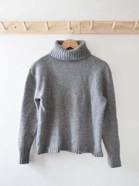 Cozy vintage pure wool turtleneck